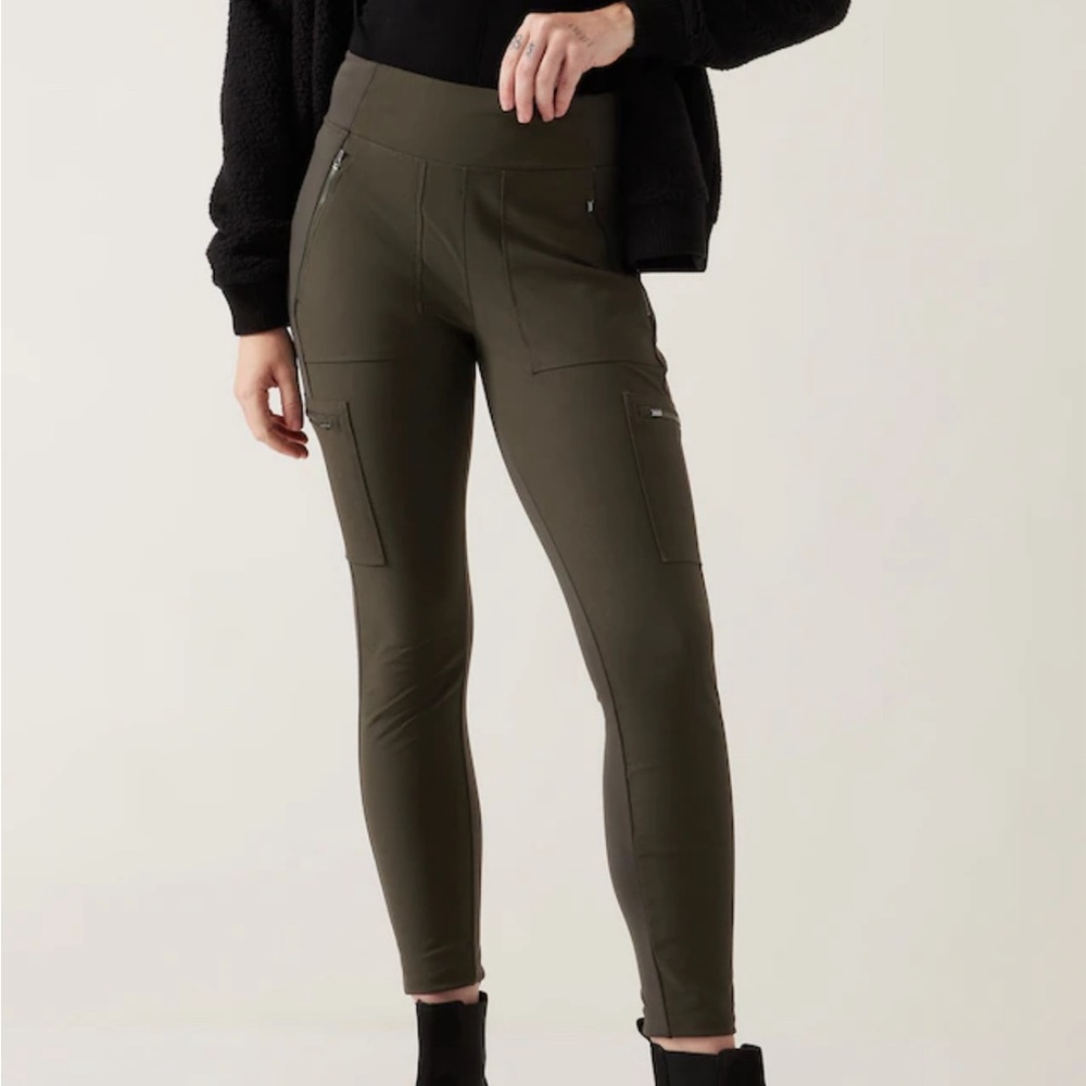 Athleta Headlands Hybrid Cargo Tight Size 8